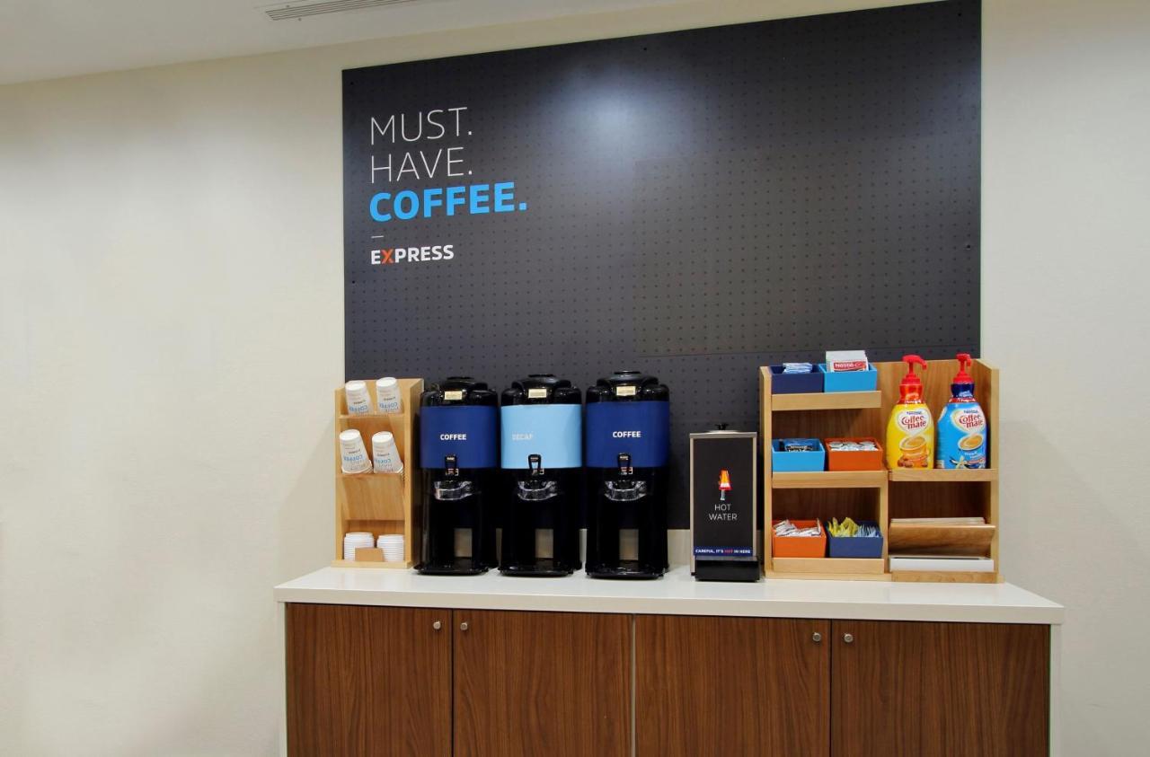 Holiday Inn Express & Suites - Union City By Ihg Dış mekan fotoğraf